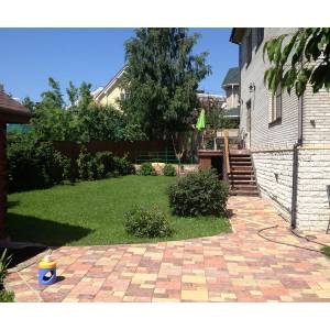 Мощение фигурной тротуарной плиткой Осень из бетона