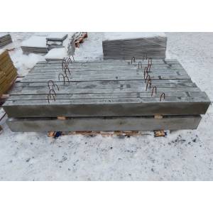 Фотография сигнальных столбиков СС1 для автодорог на складе завода изготовителя ЛОБАС