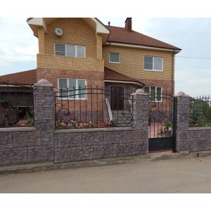 Облицовка дома бетонной плиткой «Старая крепость», «Унгельский камень» и «Скол»