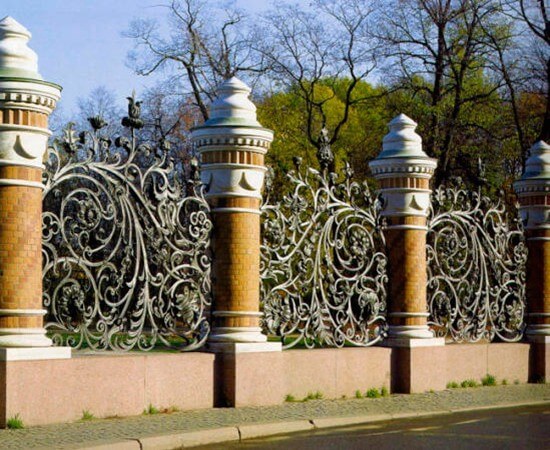 Колпак на круглый столб кирпичного забора