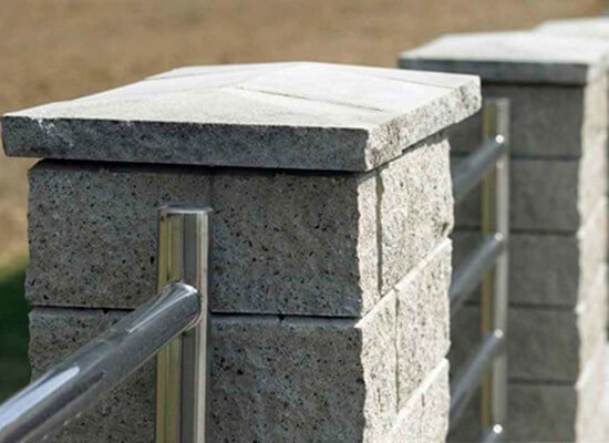 Двухскатная бетонная крышка на столб забора Двухскатная бетонная крышка на столб забора