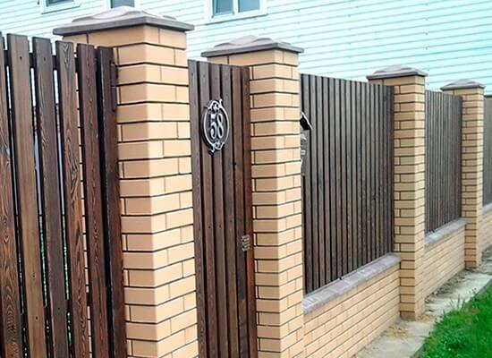 Бетонные Медузы на столбах забора Бетонные Медузы на столбах забора