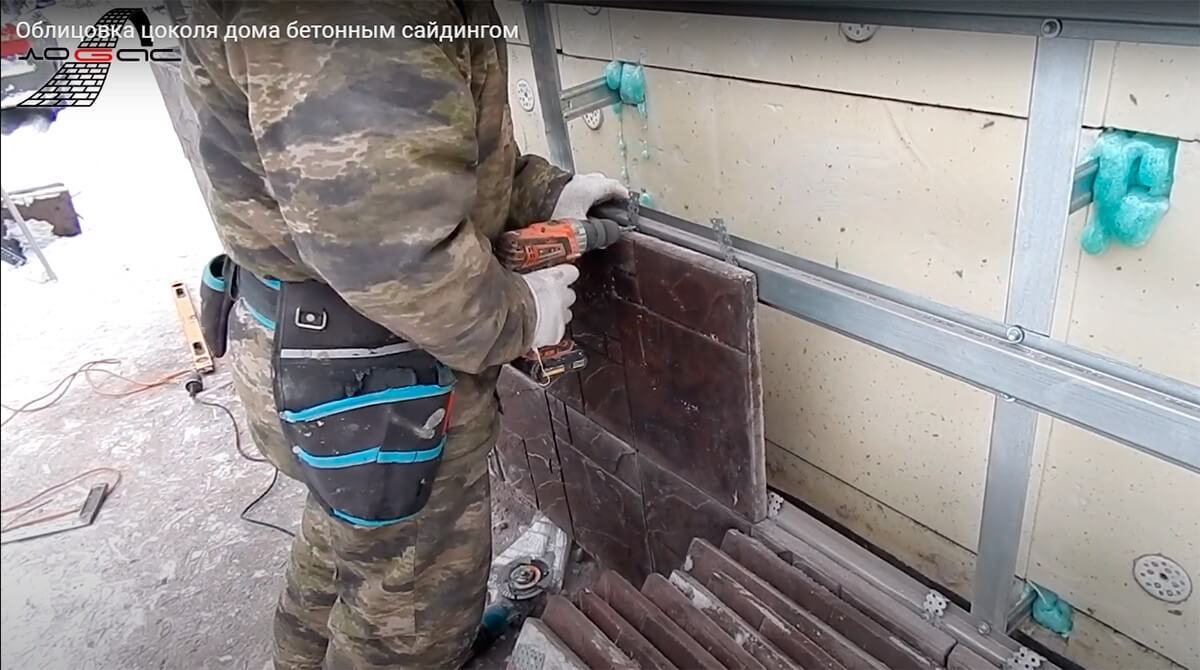 Крепление панелей при помощи саморезов и шуруповерта Крепление панелей при помощи саморезов и шуруповерта