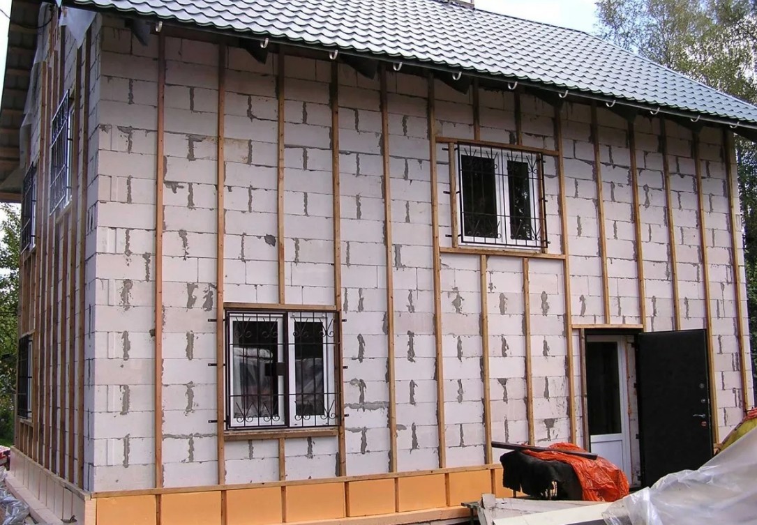 Отделка газобетонных стен камнем_005