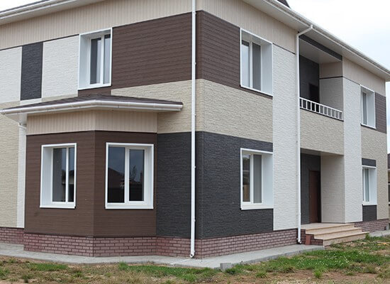 Дом из газобетона, отделанный фиброцементными панелями