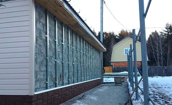 Обшивка газобетонных стен профнастилом на металлическую обрешётку 