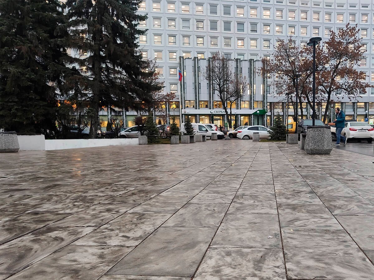 Мощение открытых территорий крупноразмерной тротуарной плиткой